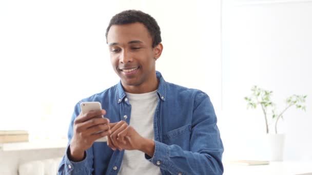 听见下雨的声音