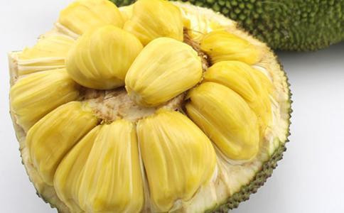 夏日天空的那匹红马