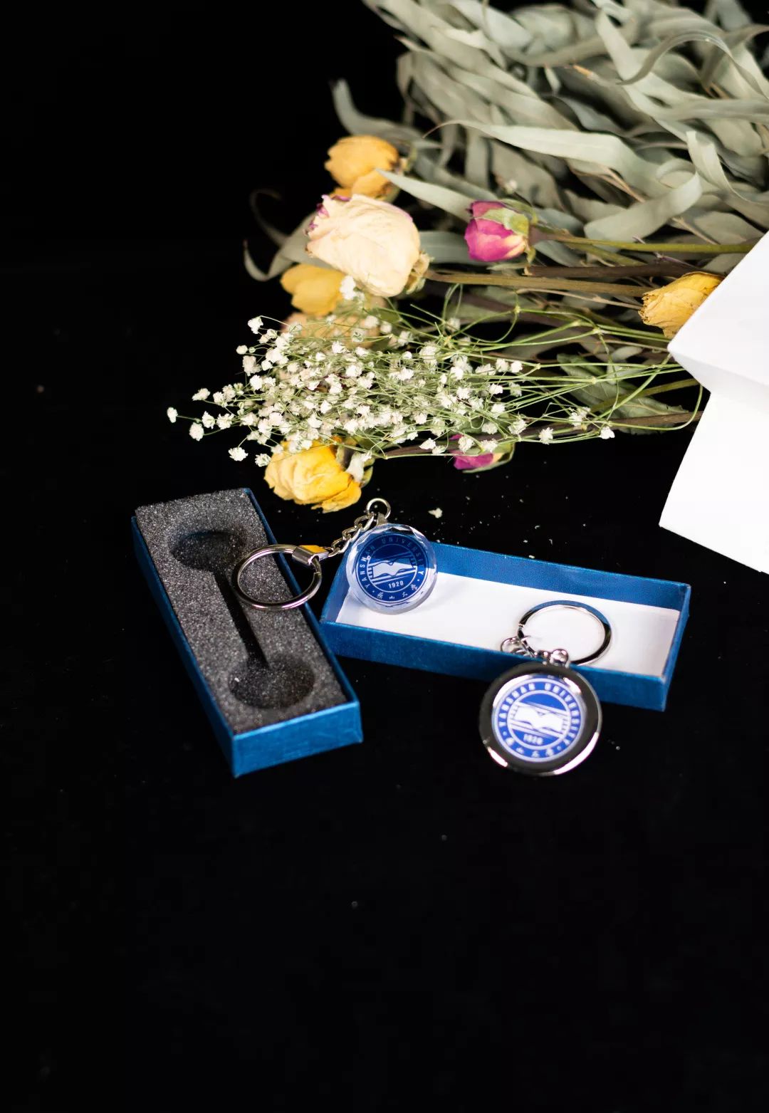 夏日天空的那匹红马